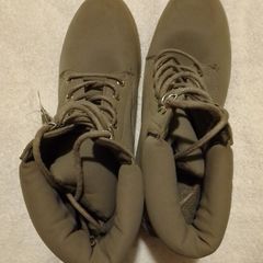 Boots Size: 7