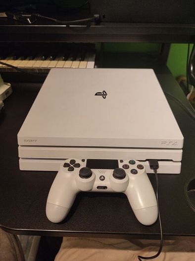 Ps4 Pro 1TB : Model CUH 7216B / Firmware 12.0