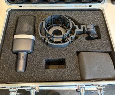 Akg C214