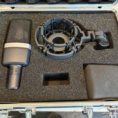 Akg C214