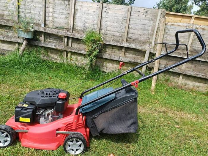 Sovereygn petrol lawn mower