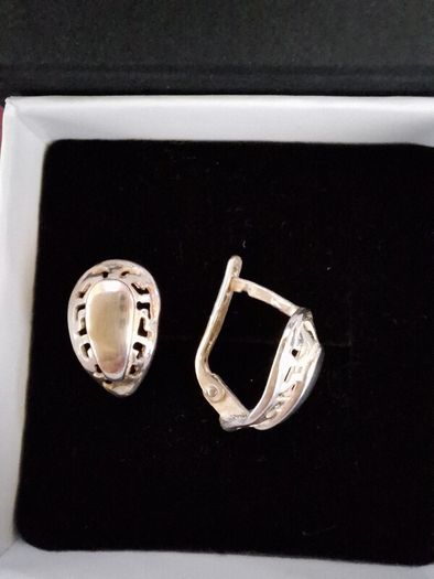 stud silver earrings