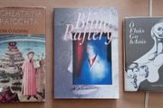 Three Criostoir O Floinn Irish Books