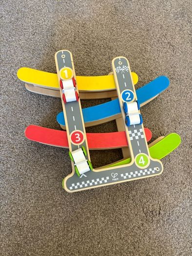 HAPE fast track racing cars