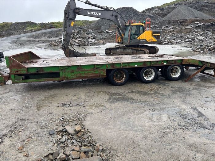 Low loader