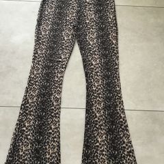 Ladies Stradivarius bootleg Leggings. Size xl.