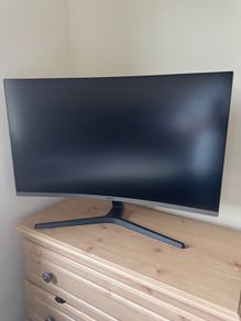 Samsung 32' Curved Monitor