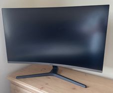Samsung 32' Curved Monitor