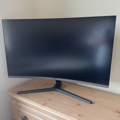 Samsung 32' Curved Monitor