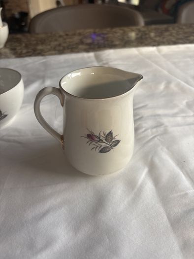 arklow jug and sugar bowl