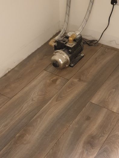 Laminate floor flooring  service