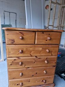 chest of drawers