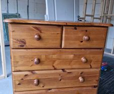 chest of drawers