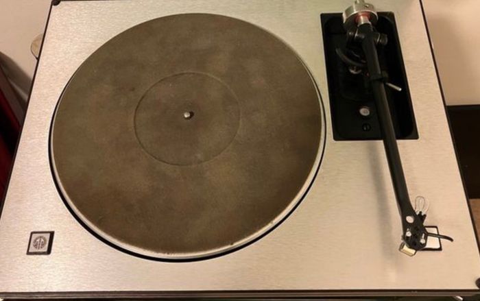 STD 305M  |  Suspended Sub-Chassis Belt-Drive Turntable