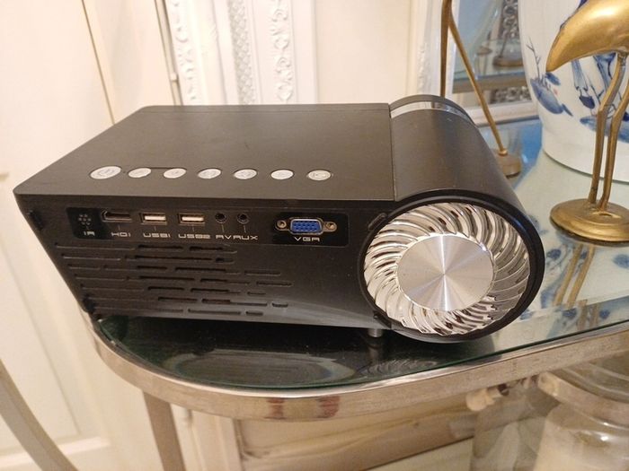 Selvim led projector ,Hdmi, Bluetooth
