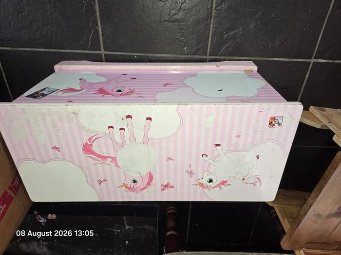 Child storage box