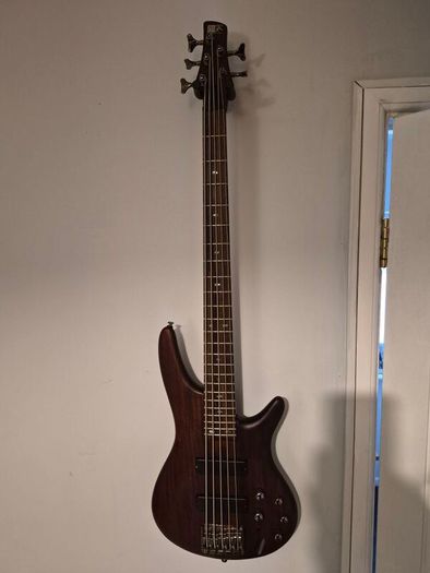 Ibanez SR505 5 string bass with case