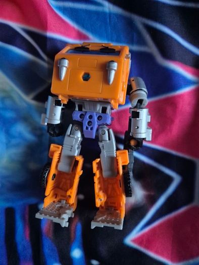 Hasbro WFCK Huffer Deluxe Class Transformers War for Cybertron Kingdom