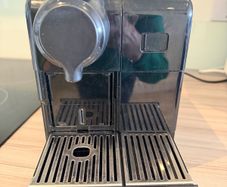 Nespresso De'Longhi Latissima - Just Descaled - Works with Aldi / Lidl Capsules - Galway/Mayo