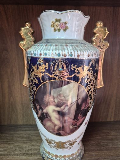 vase and tea set