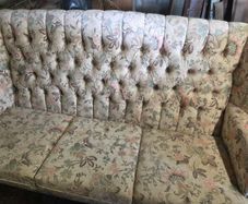 Couch, vintage floral style. In very good condition.