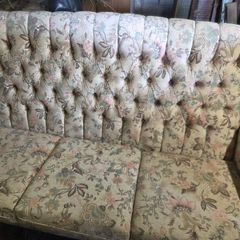 Couch, vintage floral style. In very good condition.