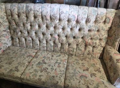 Couch, vintage floral style. In very good condition.