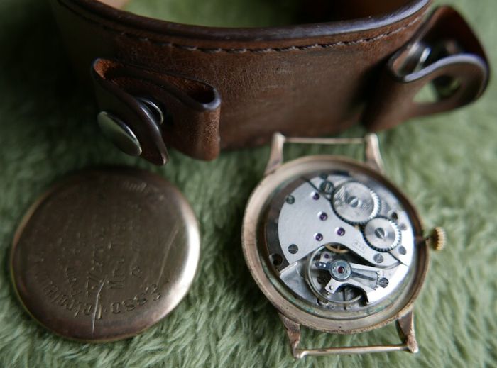 Vintage 1923 Dowel Deluxe 9ct Solid Gold Gents Wrist Watch - 17 jewels Antimagnetic Swiss Made(engraved Esso 1923) in working order
