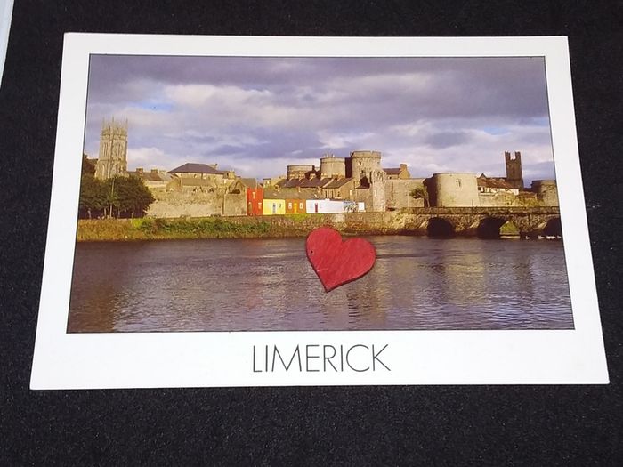Ireland Postcard : River Shannon and King John's Castle in The Background - 1990s