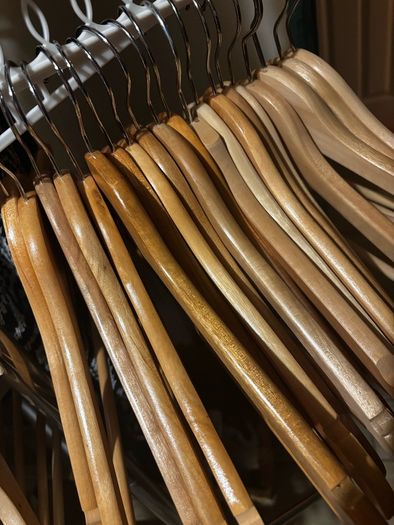 wooden hangers x 60