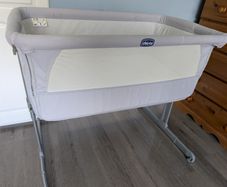 Chicco Next2me (plus mattress sheets and protectors)