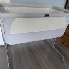 Chicco Next2me (plus mattress sheets and protectors)
