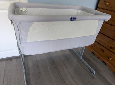 Chicco Next2me (plus mattress sheets and protectors)