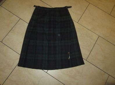 Green and navy tartan skirt....