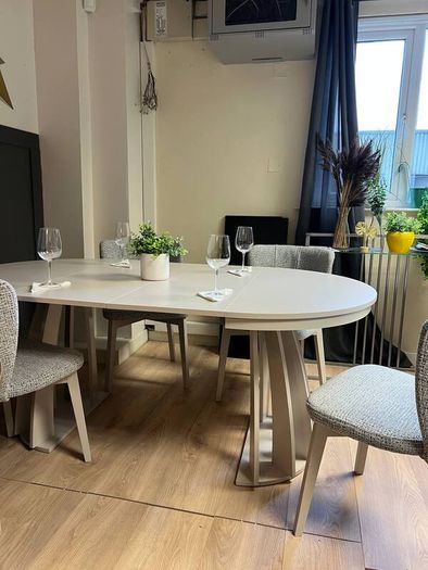 Brand New Extandable Table 180 cm and 4 Chairs