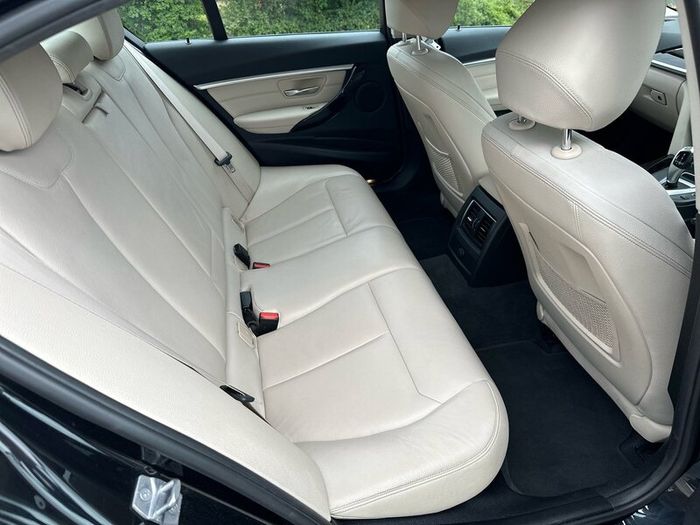 BMW 330e // Low mileage // Perfect condition