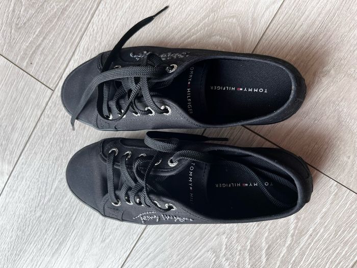 Tommy Hilfiger girl canvas trainers