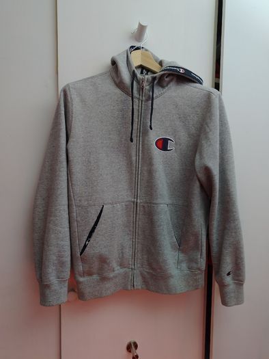 Champion Men's Hoodie - Medium