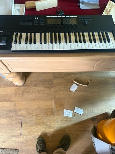 Komplete kontrole 49