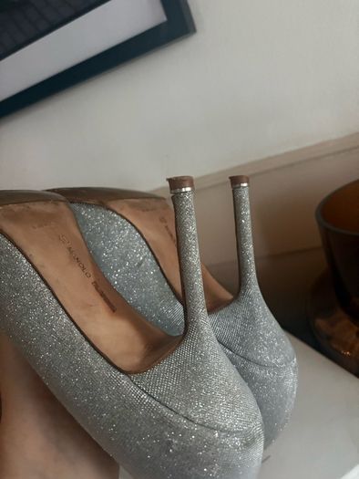 Manolo Blahnik Hangisi Heels