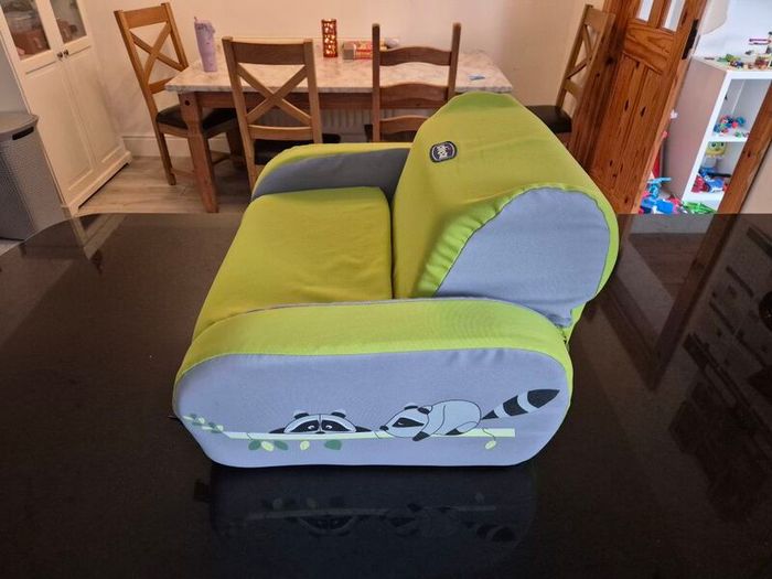 Chicco twist arm chair