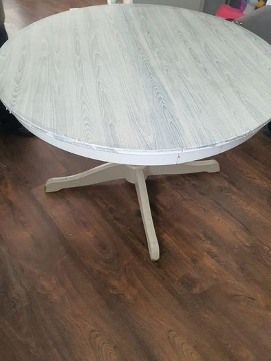 round dinning tables