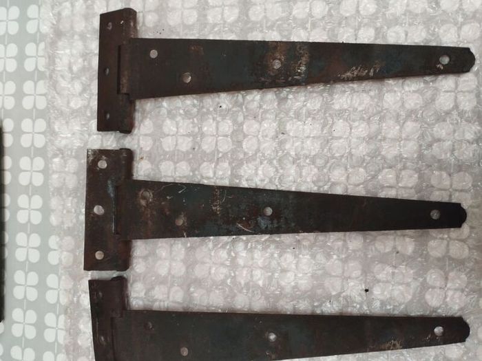 T-Hinges