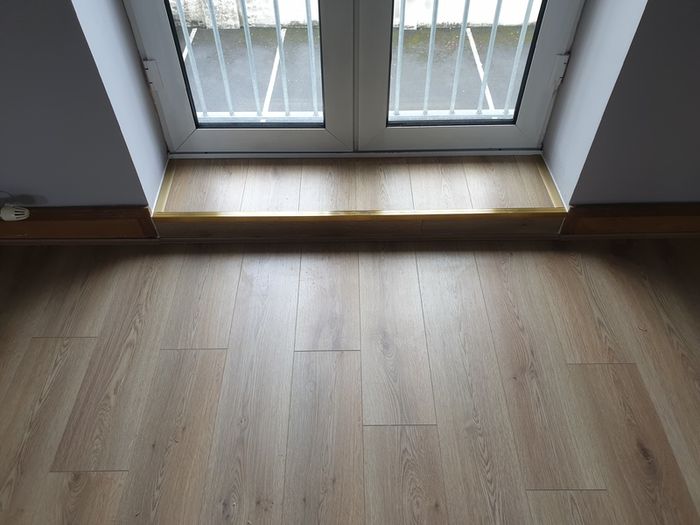 Laminate floor flooring  service