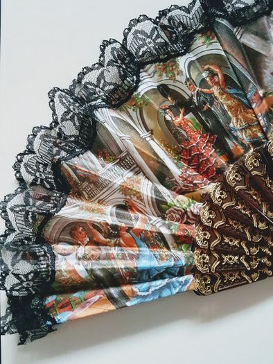 Beautiful Vintage Spain Flamenco Dancers Design Black Lace Hand Made Folding Decorative Souvenir Fan