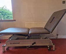 Enraf Manumed treatment plinth / couch
