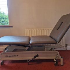 Enraf Manumed treatment plinth / couch
