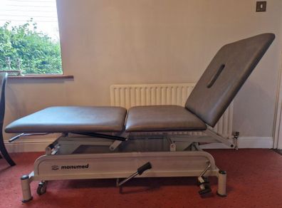 Enraf Manumed treatment plinth / couch