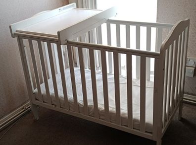 baby cot with changing table