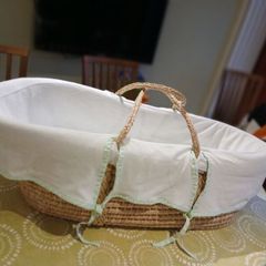 Wicker baby basinette